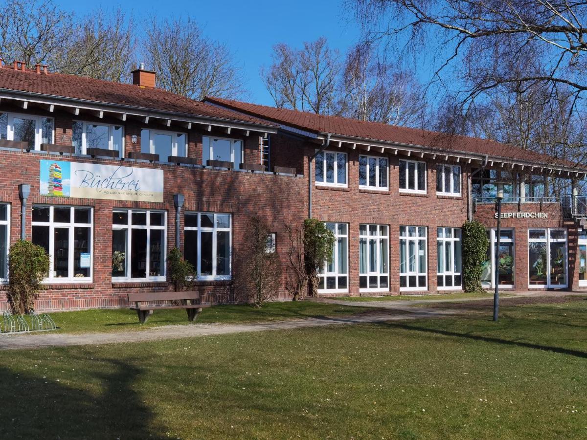 Schaake Hooksiel - Charmante Reetdachwohnung & Kostenfreier Parkplatz Exteriör bild